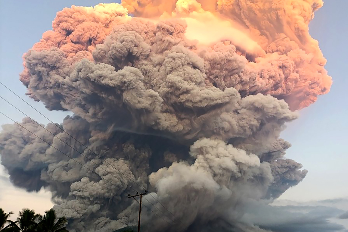 INDONESIA-EAST FLORE-MOUNT LEWOTOBI LAKI LAKI-ERUPTION