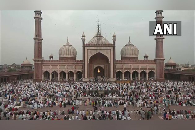 Women Commission serves notice to Jama Masjid for barring women's entry without men