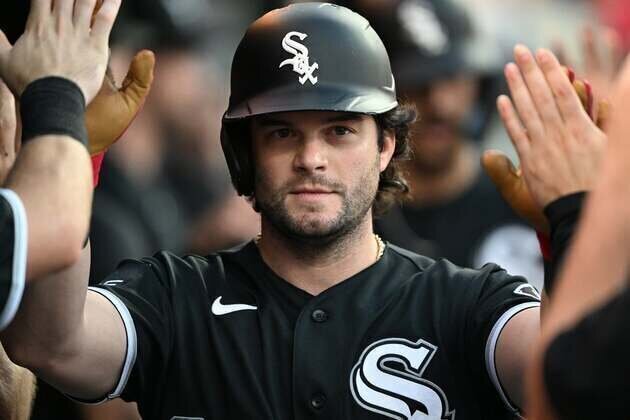 White Sox place OF Andrew Benintendi on bereavement list