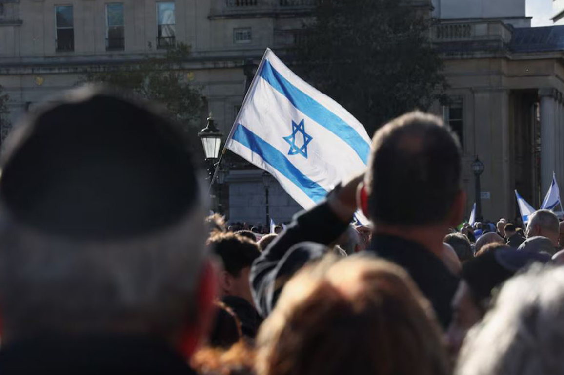 UK: Jews gather to mark 2 years of Hamas attack on Israel