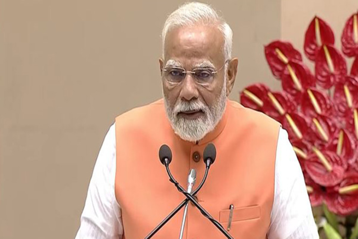 "Conversation between Sree Narayana Gurudev, Mahatma Gandhi showed new direction to our freedom movement": PM Modi