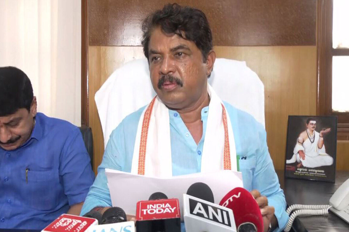 "You decrease the VAT...": Karnataka LoP R Ashok to Congress govt amid fuel price hike