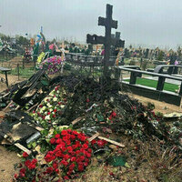 Vandals set fire to grave of Russian military correspondent 