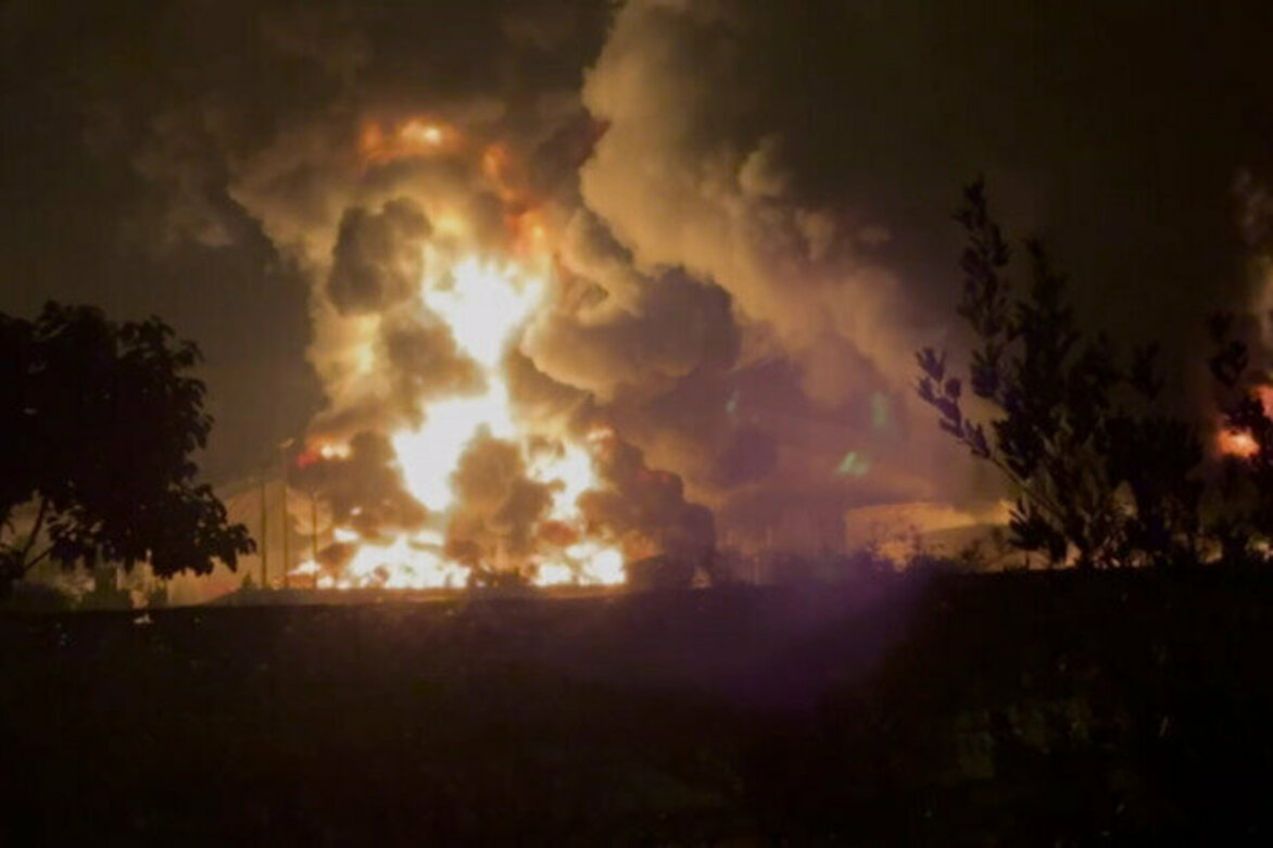 Huge blaze after Israel strikes oil depot in Tehran