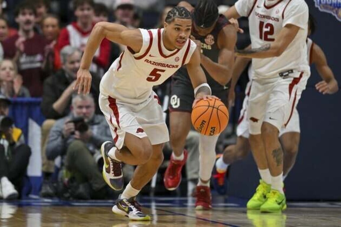Darius Acuff Jr. (37 points), Arkansas get past Oklahoma