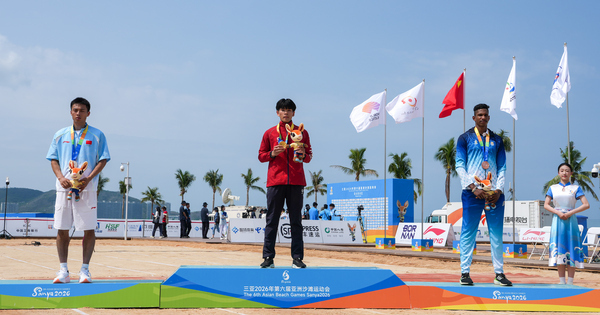 (SP)CHINA-HAINAN-SANYA-ASIAN BEACH GAMES-BEACH ATHLETICS-MEN'S LONG JUMP-AWARDING CEREMONY (CN)