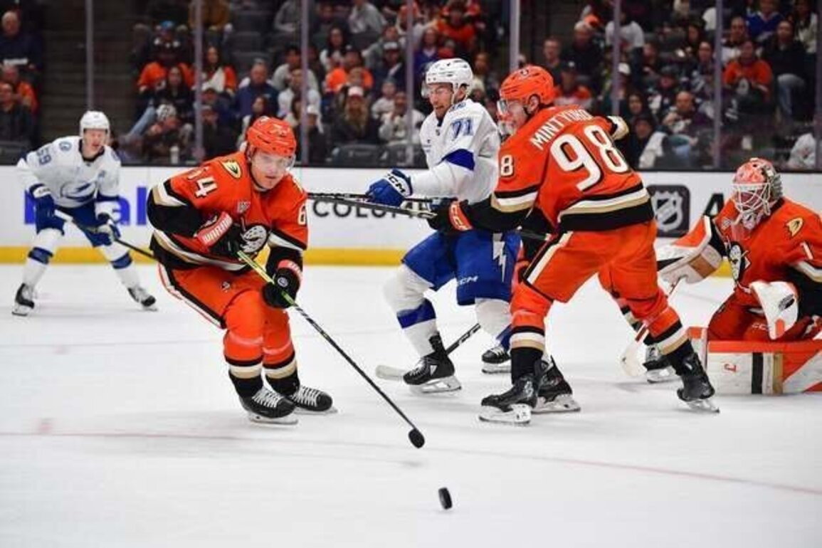 Darren Raddysh's OT goal helps Lightning beat Ducks for 5th straight W