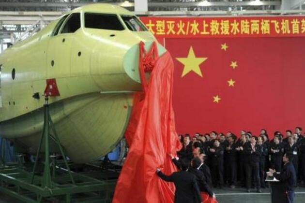 China unveils world's largest amphibious aircraft