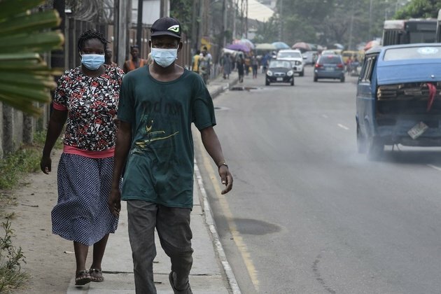 Nigeria struggles towards shutdown as virus fears grow