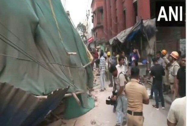 Bengal: One injured as part of house collapses in Kolkata's Muktaram Babu street