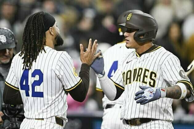 Padres' offense walking tall into matchup with scuffling Astros