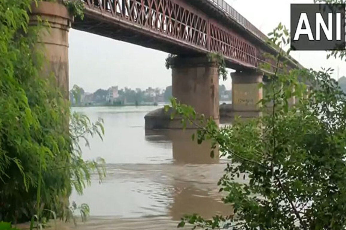 UP: Water levels of River Ganga cross danger mark in Kanpur, Hapur