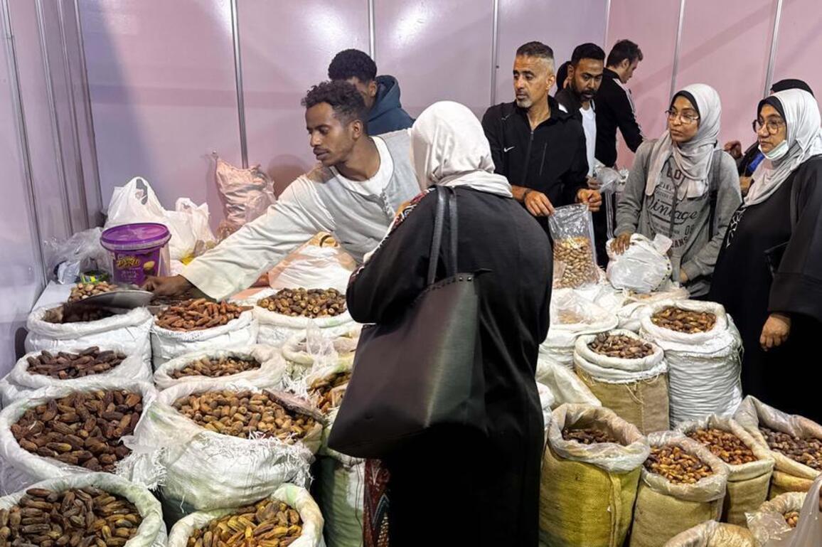 Egyptians flock to gov't-backed Ramadan fairs for relief amid cooling inflation