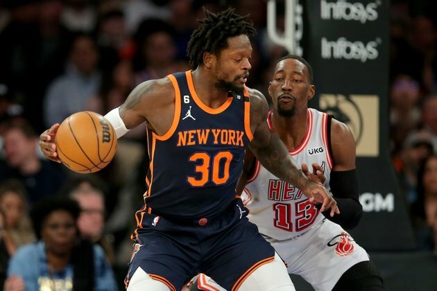 Knicks All-Star F Julius Randle injures ankle