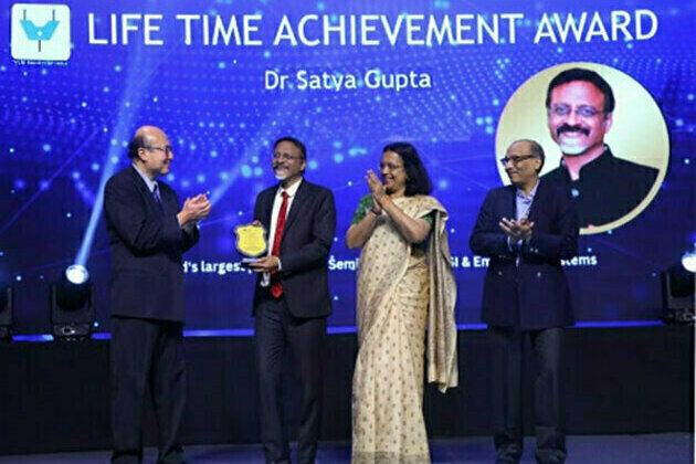 Dr Satya Gupta Honoured with Lifetime Achievement Award by VLSI Society of India