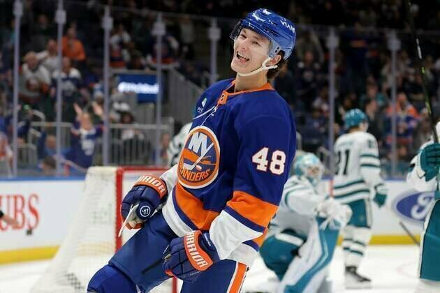 Matthew Schaefer extends point streak as Isles nip Sharks
