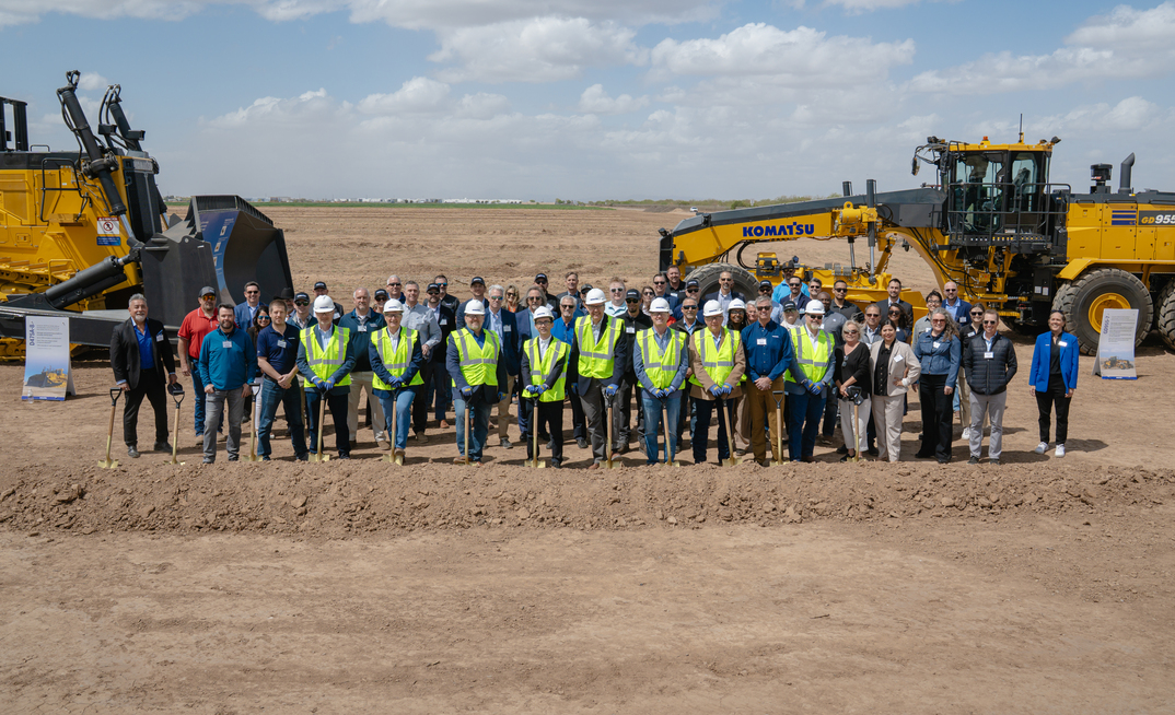 Komatsu leadership celebrating the groundbreaking of the company’s expansion in Arizona alongside several of the business’s mining customers, the Arizona Commerce Authority and the City of Mesa