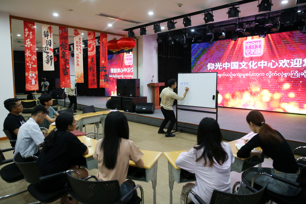 MYANMAR-YANGON-CHINESE SINGING CLASS