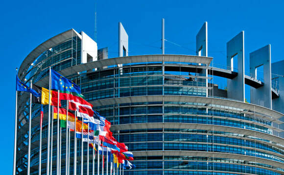 As golden visas diminish, MEPs back improved work and residence permit for non-EU nationals