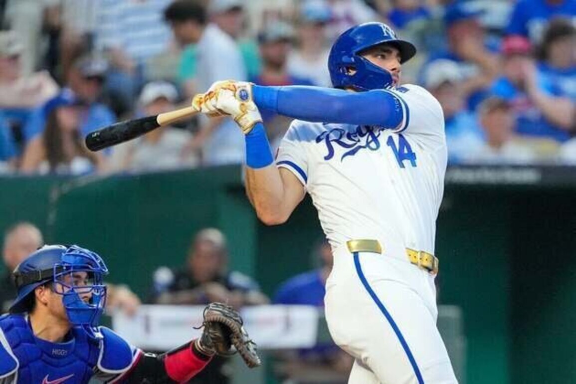 Jac Caglianone's 2 home runs power Royals past Rangers