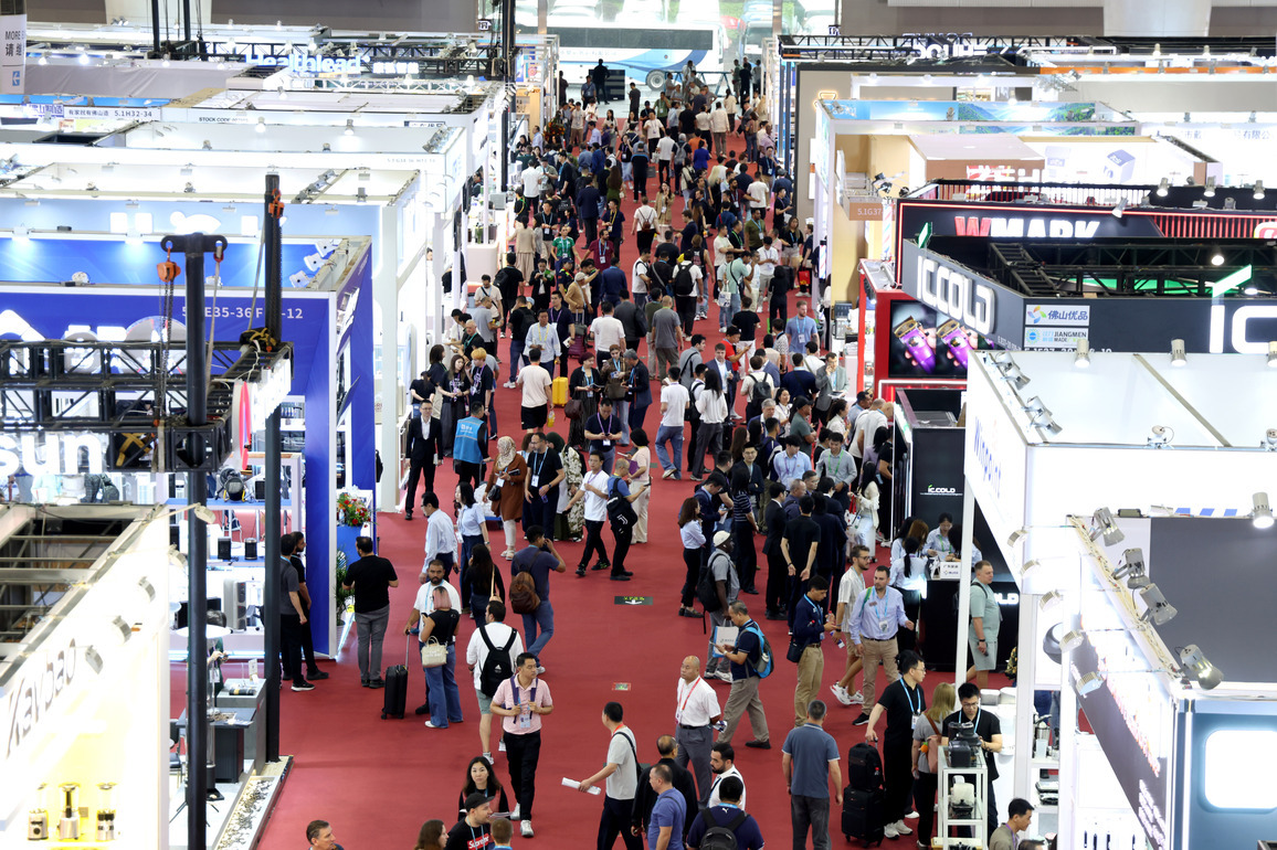 (EconomyInFocus) CHINA-GUANGDONG-CANTON FAIR-FOREIGN BUYERS-RECORD (CN)