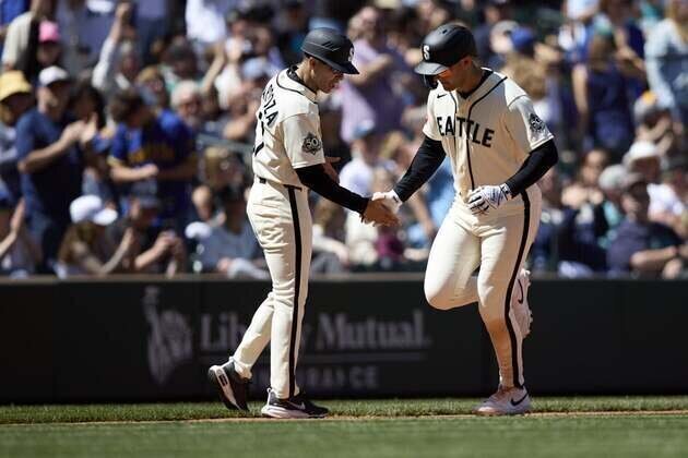 Mariners pull out 10-inning win to sweep Diamondbacks
