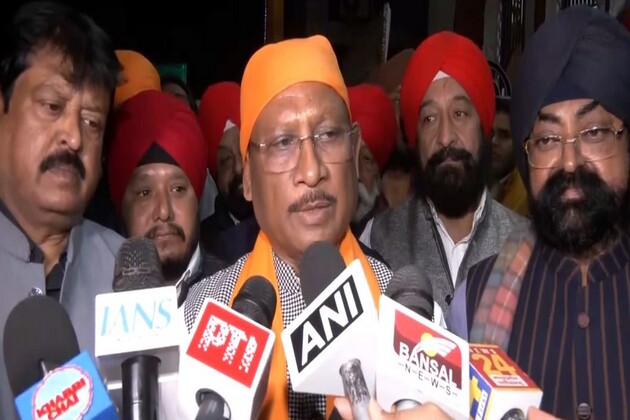 Chhattisgarh CM Vishnu Deo Sai offers prayers at Raipur Gurudwara on Veer Bal Diwas