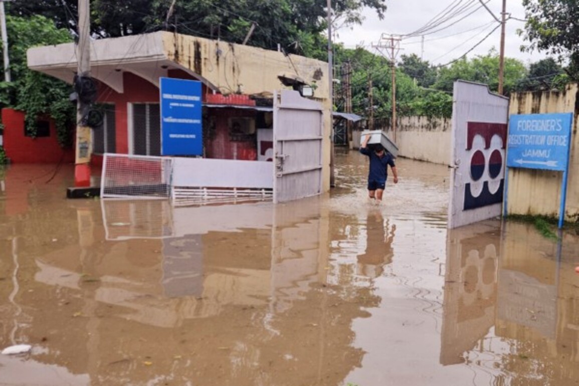 IMD issues advisory for continuous rainfall in Jammu and Kashmir