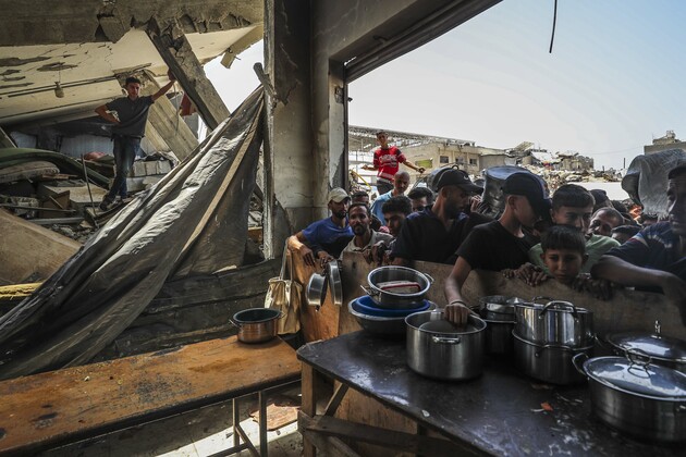 MIDEAST-GAZA-FOOD-DISTRIBUTION