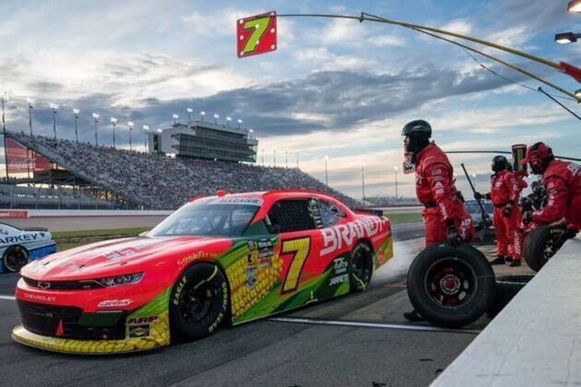 Justin Allgaier holds off teenager Brent Crews to win at Nashville