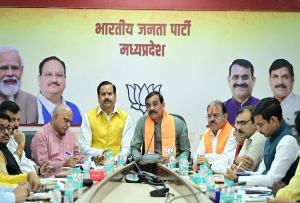 MP: BJP holds meeting to increase voting percentage in next two phases of LS polls in state