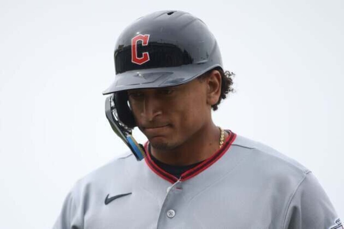 Bo Naylor, Guardians fend off Royals for series split