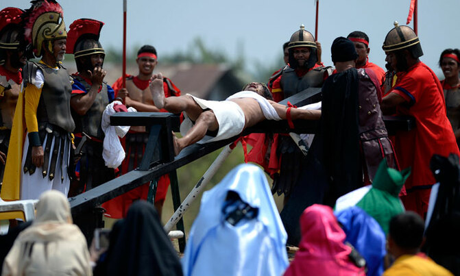 Philippines marks Easter with crucifixions Philippines marks Easter with crucifixions