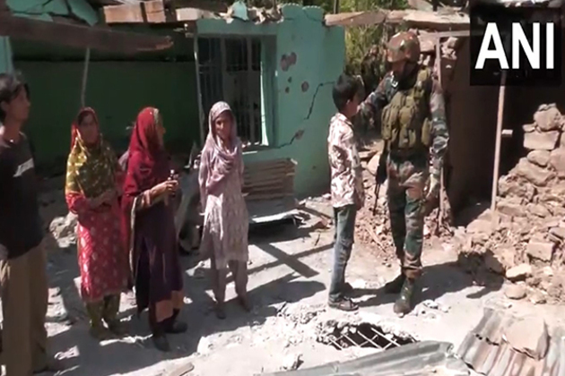 JK: Army goes door-to-door in Poonch, provides locals with aid amid damages due to shelling