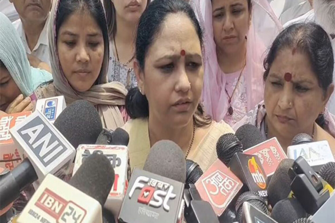 Haryana CM's wife Suman Saini pays tribute to Navy officer Vinay Narwal at his Shraddhanjali Sabha in Karnal