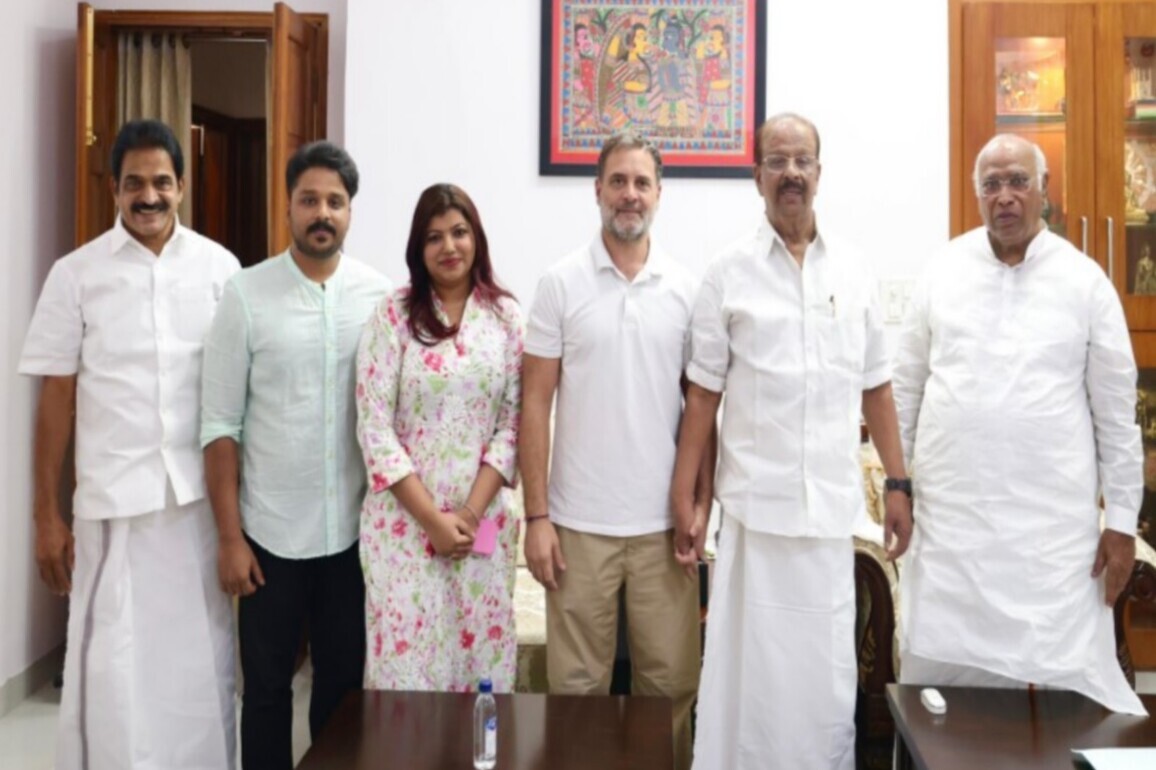 Congress leader Rahul Gandhi meets K Sudhakaran ahead of Kerala polls, reaffirms party unity