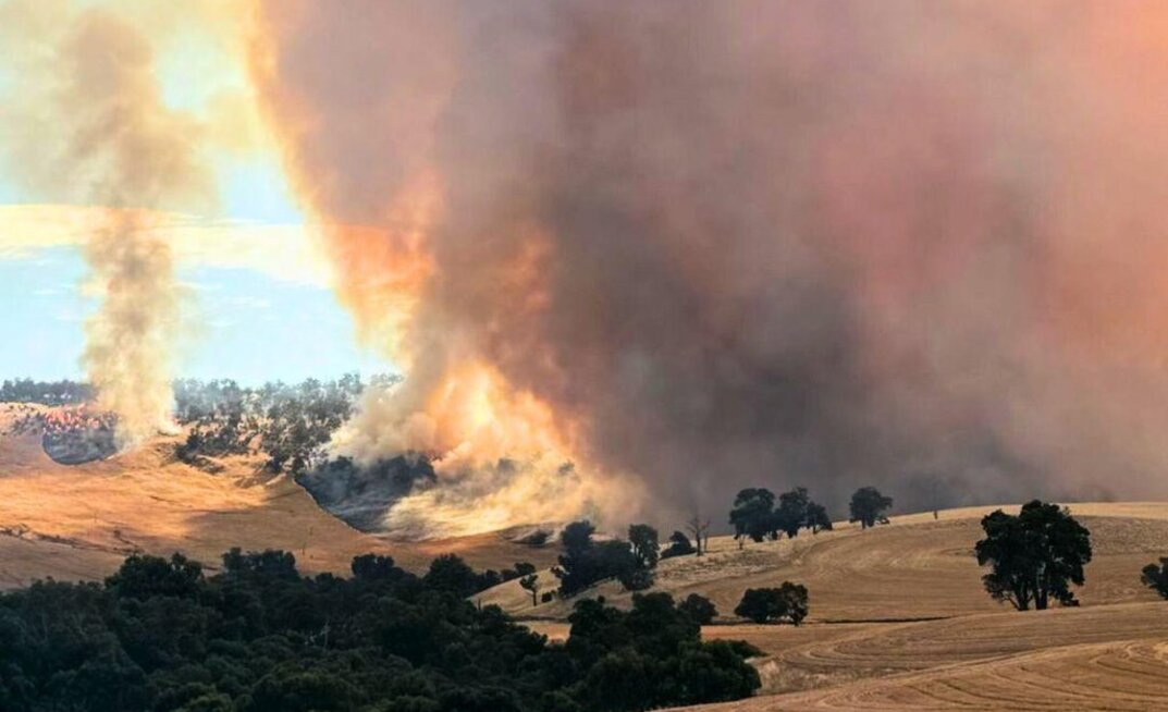 Smoke rising from the Boddington bushfire