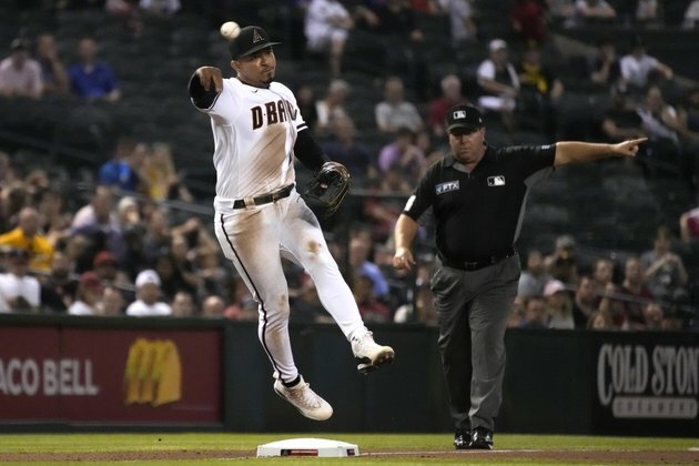 Brewers acquire All-Star Eduardo Escobar from D'backs