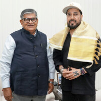 Mika Singh meets Punjab Governor Gulab Chand Kataria