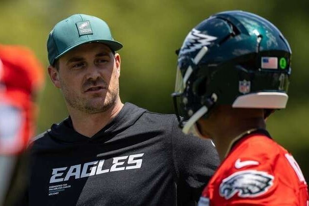Eagles players embrace Sean Mannion and the new-look offense 