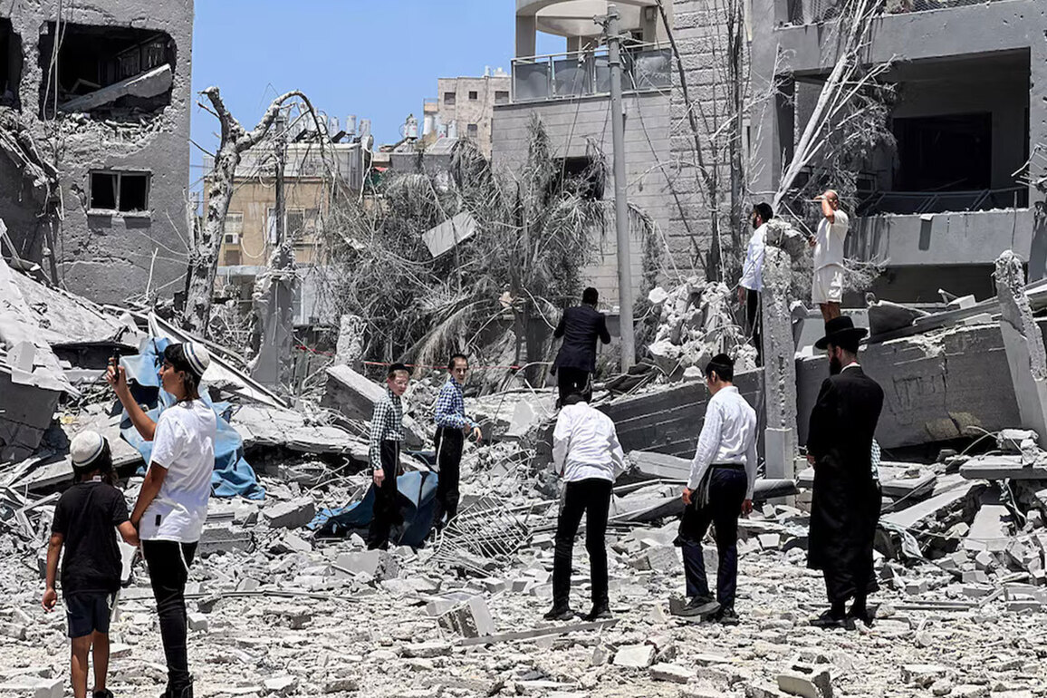 IRGC strikes over 100 targets in Tel Aviv amid "Operation True Promise 4"