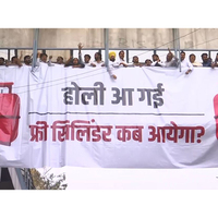 AAP protest at Delhi's ITO against BJP over unfulilled promise of free LPG cylinder