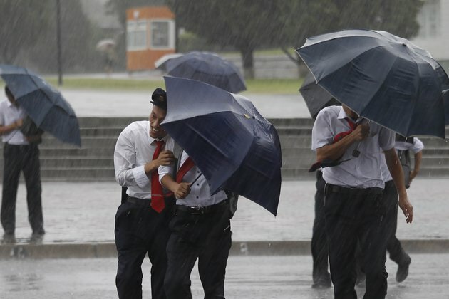 Powerful Typhoon Causes Minor Injuries, Damages in S. Korea