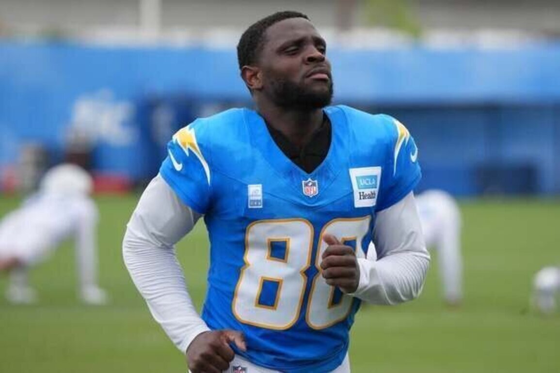 Report: Dolphins signing WR Jalen Reagor