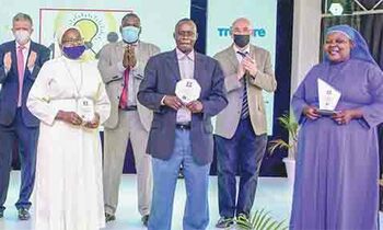 Abasomesa omukaaga abaanywedde mu bannaabwe akendo. Mu maaso okuva ku kkono; Ernest Kavulu, Raymond Kigongo, Norah Anyait, Sr. Pross Nantege, Buluhani Mulongo ne Sr. Theopista Namukasa. Abasomesa omukaaga abaanywedde mu bannaabwe akendo. Mu maaso okuva ku kkono; Ernest Kavulu, Raymond Kigongo, Norah Anyait, Sr. Pross Nantege, Buluhani Mulongo ne Sr. Theopista Namukasa.
