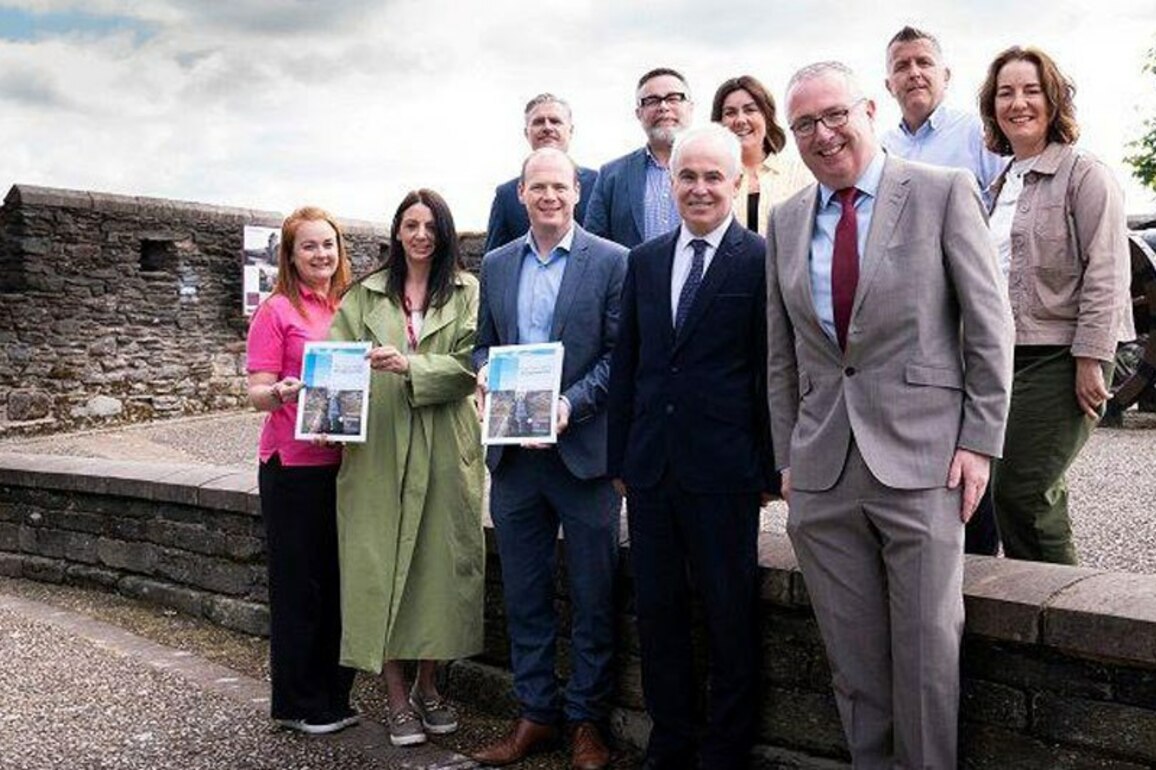 Communities Minister Promotes Historic Derry Walls  30-05-2025
