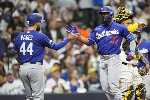 Teoscar Hernandez, record-setting bullpen help Dodgers blast Brewers