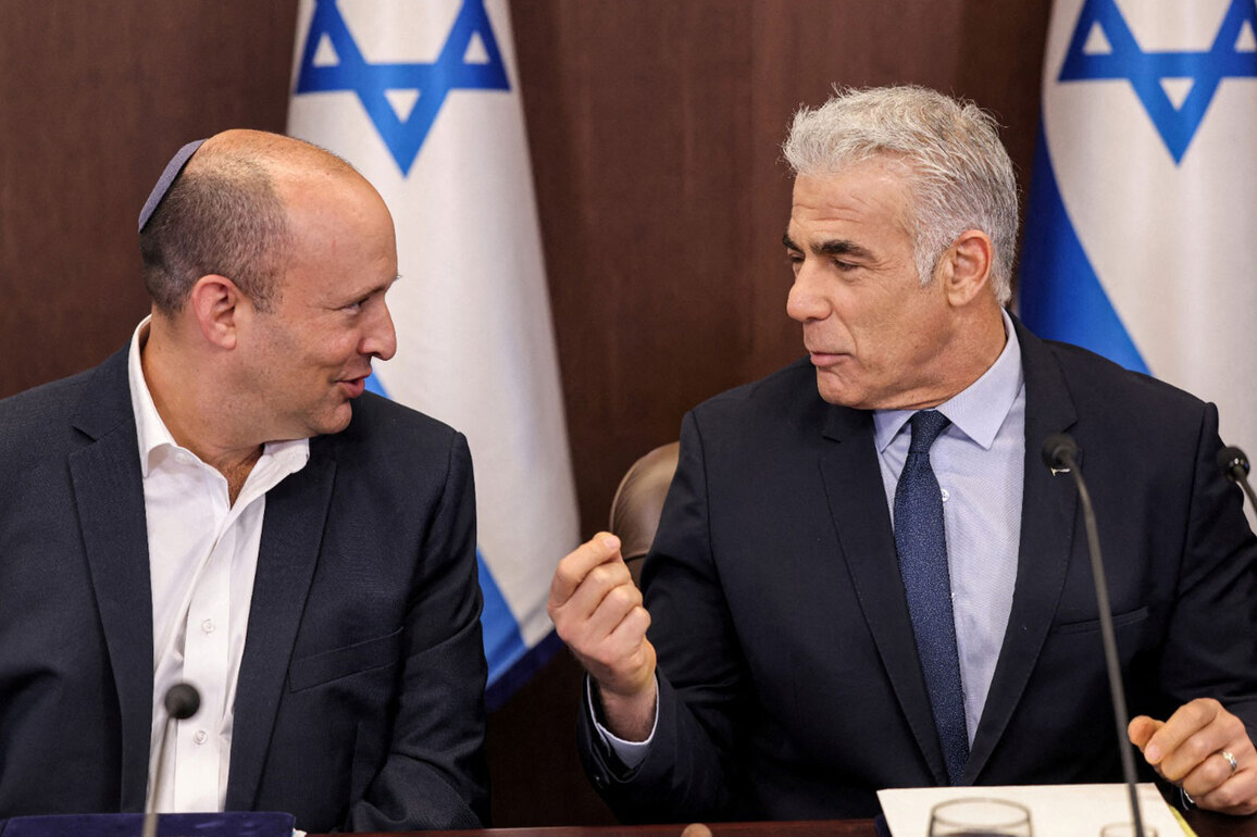 Naftali Bennet, Yair Lapid to announce united run for 2026 elections: Report