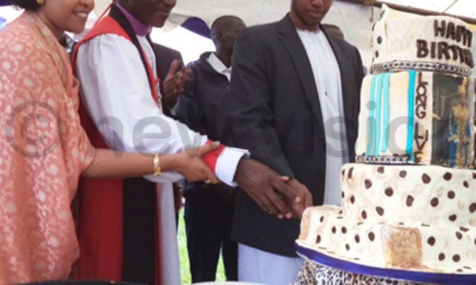 Thousands attend Oyo's birthday in Kyenjojo Thousands attend Oyo's birthday in Kyenjojo