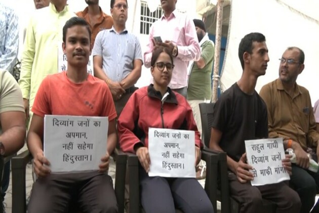MP: Para sports players, divyangs stage protest against Rahul Gandhi's 'Langda Ghoda' remark in Bhopal, submits memo to sport minister